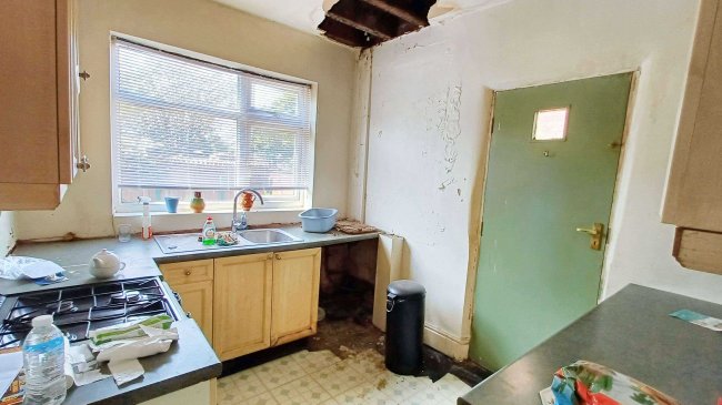 409 Gorton Road, Stockport, Cheshire, SK5 6LR 6