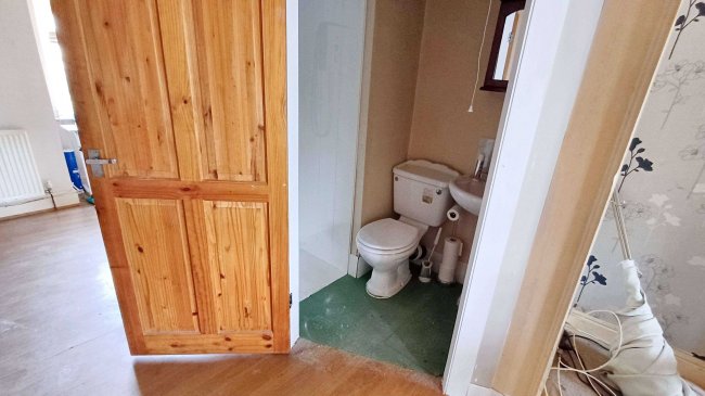 409 Gorton Road, Stockport, Cheshire, SK5 6LR 6