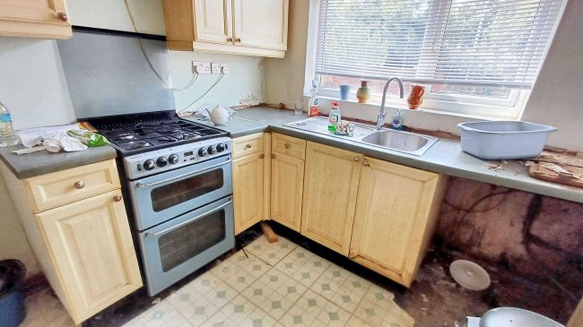 409 Gorton Road, Stockport, Cheshire, SK5 6LR 6