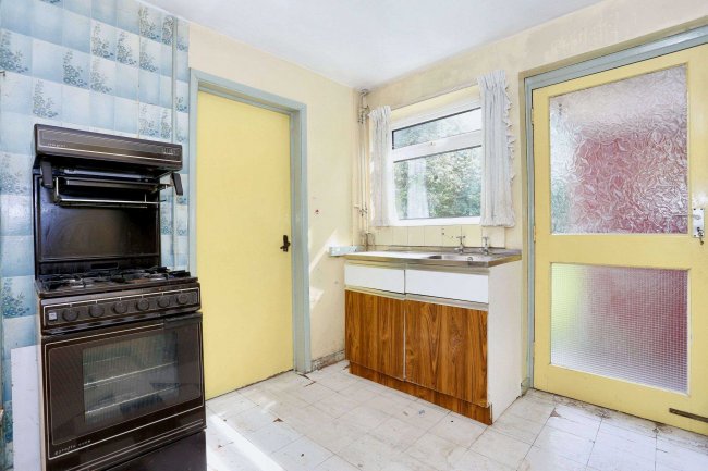41 Southfields Road, Stafford, Staffordshire, ST17 9PN 5