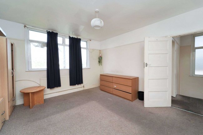 61 District Road, Wembley, HA0 2LF 8