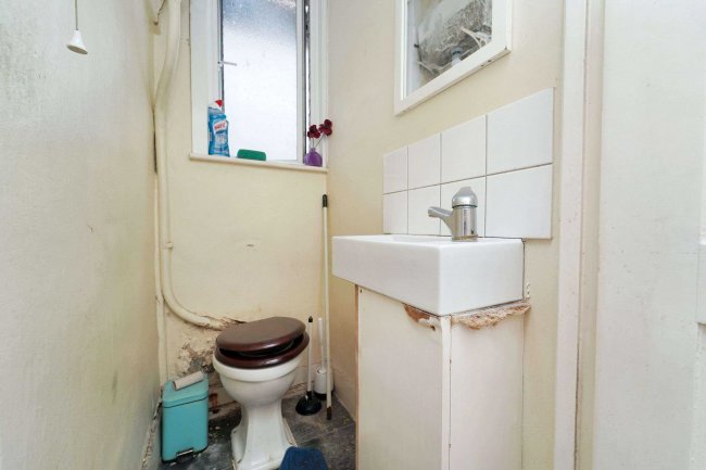 61 District Road, Wembley, HA0 2LF 8