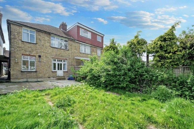 61 District Road, Wembley, HA0 2LF 8