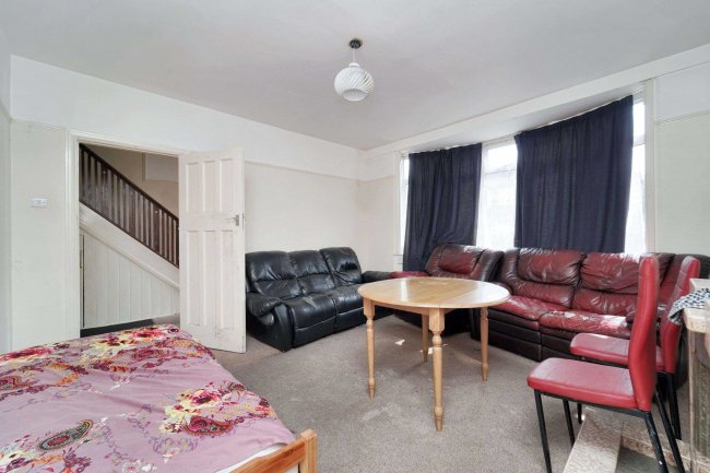 61 District Road, Wembley, HA0 2LF 8