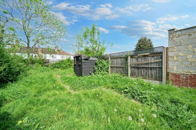 61 District Road, Wembley, HA0 2LF 8