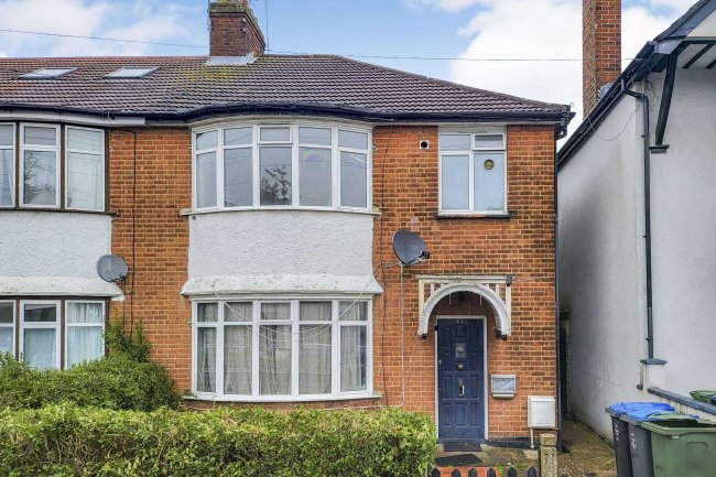 61 District Road, Wembley, HA0 2LF 8