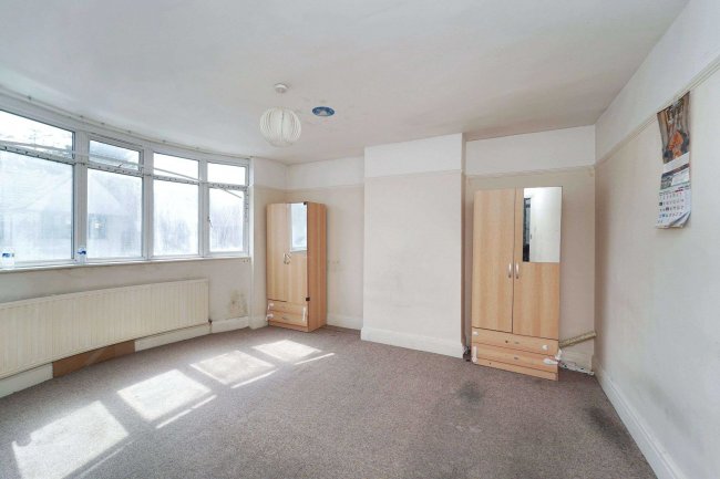 61 District Road, Wembley, HA0 2LF 8