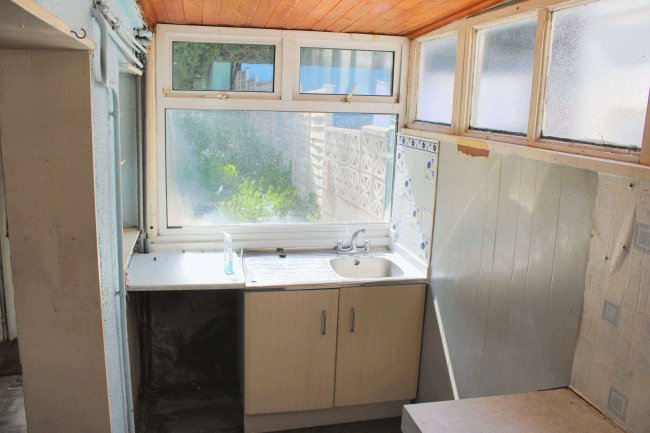 11 Oswald Road, Dover, CT17 0JT 1