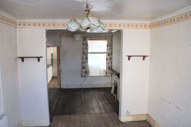 11 Oswald Road, Dover, CT17 0JT 1