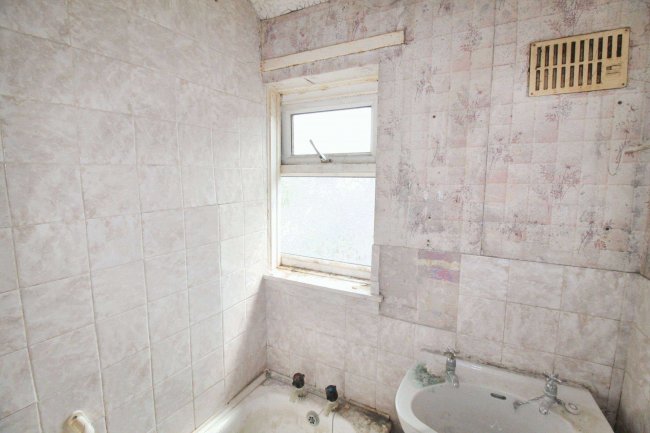 15 Meadview, Holmewood, Bradford, West Yorkshire, BD4 9DS 9