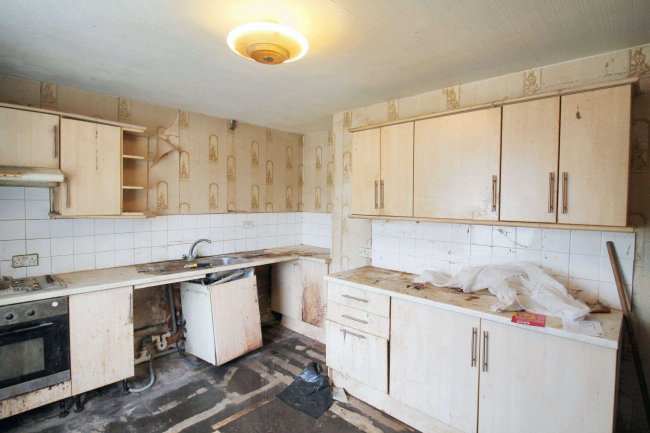 15 Meadview, Holmewood, Bradford, West Yorkshire, BD4 9DS 9