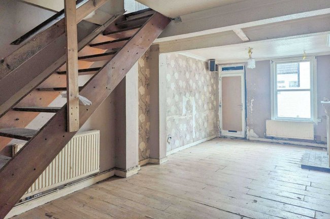 16 Mayfair, Rochester, Kent, ME2 4QX 2