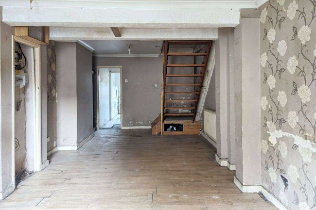 16 Mayfair, Rochester, Kent, ME2 4QX 2