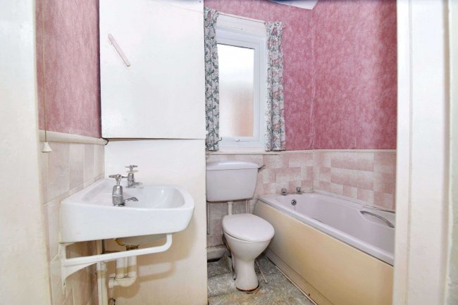 17 Nicholson Road, Hexthorpe, Doncaster, DN4 0HQ 10