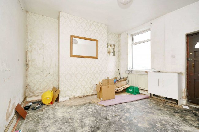 2 Sun View, Heyside, Royton, Oldham, OL2 6HX 8