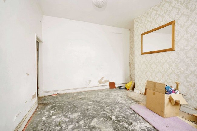 2 Sun View, Heyside, Royton, Oldham, OL2 6HX 8