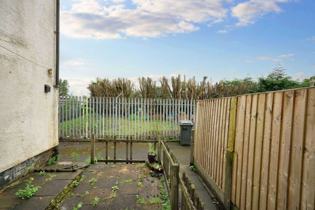 2 Sun View, Heyside, Royton, Oldham, OL2 6HX 8