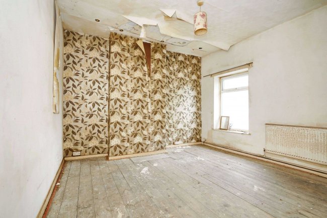 2 Sun View, Heyside, Royton, Oldham, OL2 6HX 8