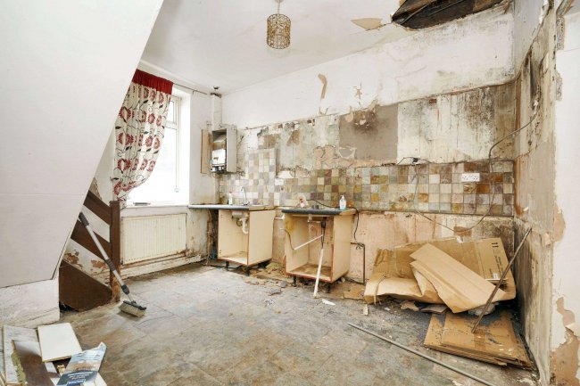 2 Sun View, Heyside, Royton, Oldham, OL2 6HX 8