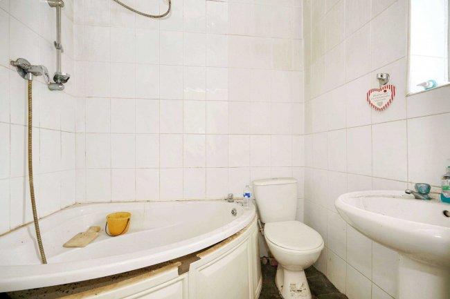 2 Sun View, Heyside, Royton, Oldham, OL2 6HX 8