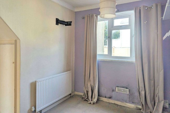 8 Dickensons Lane, London SE25 5HJ 10