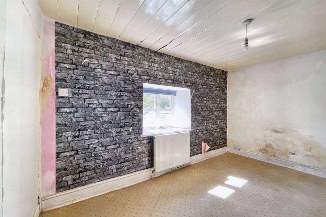 12/12A  East Street, Chard, TA20 1EP 6