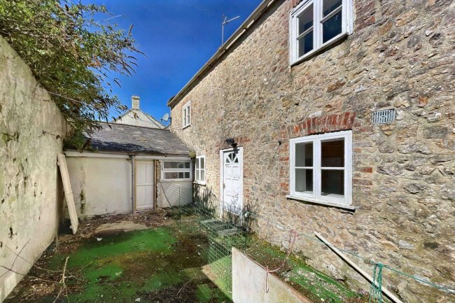 12/12A  East Street, Chard, TA20 1EP 6