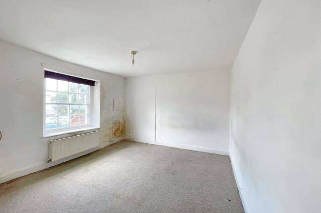 12/12A  East Street, Chard, TA20 1EP 6