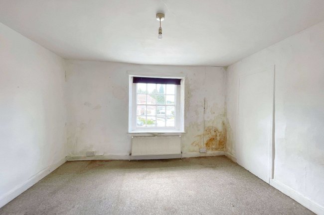 12/12A  East Street, Chard, TA20 1EP 6