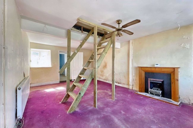 12/12A  East Street, Chard, TA20 1EP 6