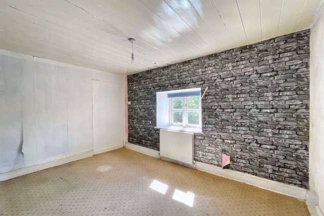 12/12A  East Street, Chard, TA20 1EP 6