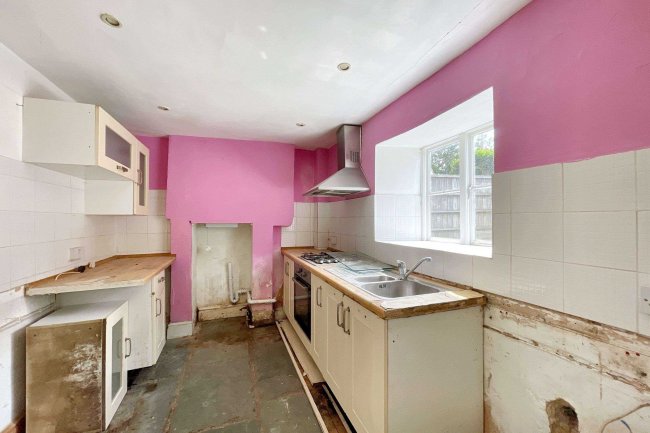 12/12A  East Street, Chard, TA20 1EP 6