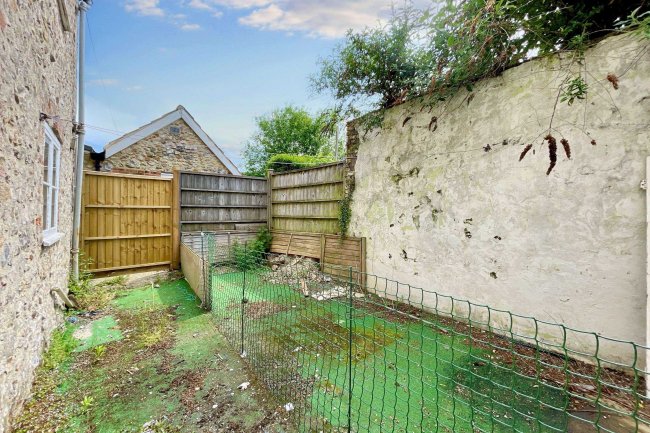 12/12A  East Street, Chard, TA20 1EP 6