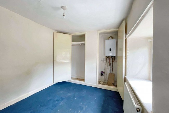 12/12A  East Street, Chard, TA20 1EP 6