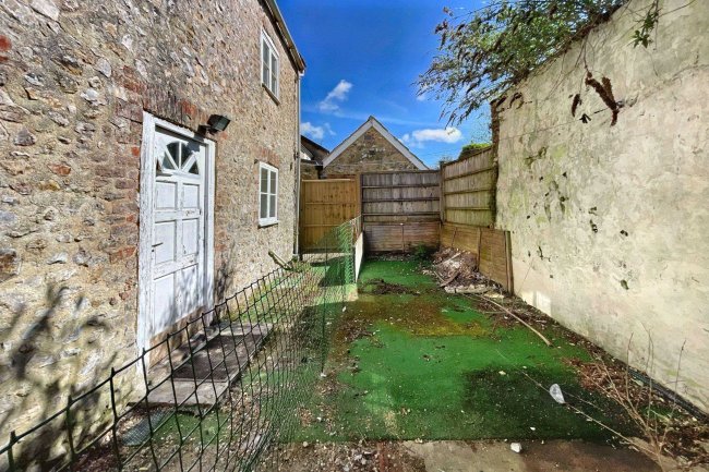 12/12A  East Street, Chard, TA20 1EP 6