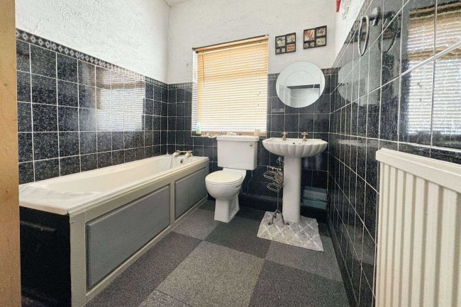 2 Sherwood Street, Huthwaite, Sutton-in-ashfield, Nottinghamshire, NG17 2LX 8