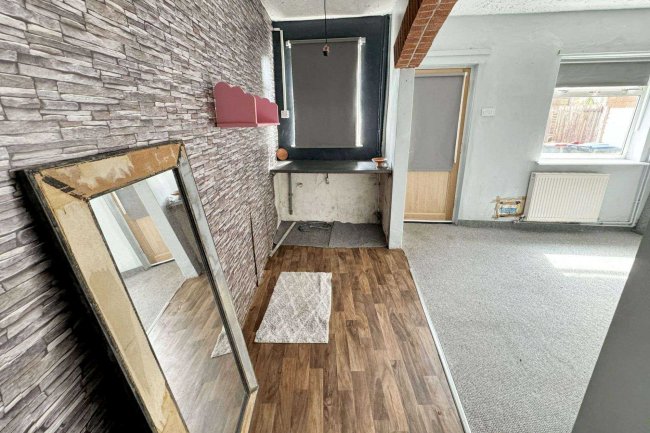 2 Sherwood Street, Huthwaite, Sutton-in-ashfield, Nottinghamshire, NG17 2LX 8