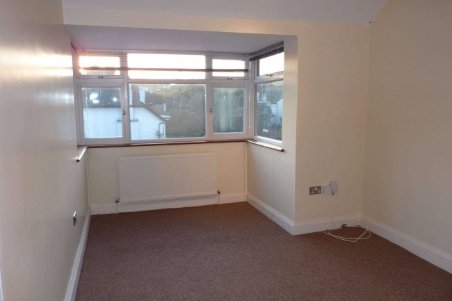 210 High Road, Woodford, Essex, IG8 9HH 5