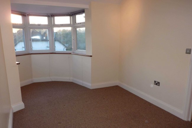 210 High Road, Woodford, Essex, IG8 9HH 5