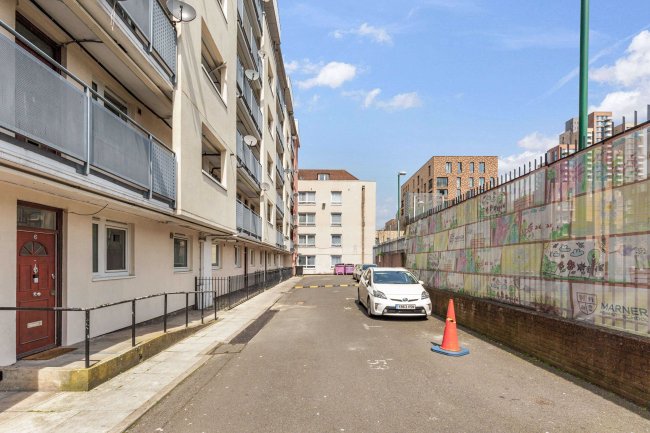 46 Biscott House, Devas Street, Bow, London E3 3LZ 4
