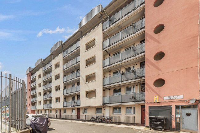 46 Biscott House, Devas Street, Bow, London E3 3LZ 4