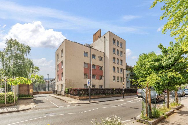 46 Biscott House, Devas Street, Bow, London E3 3LZ 4