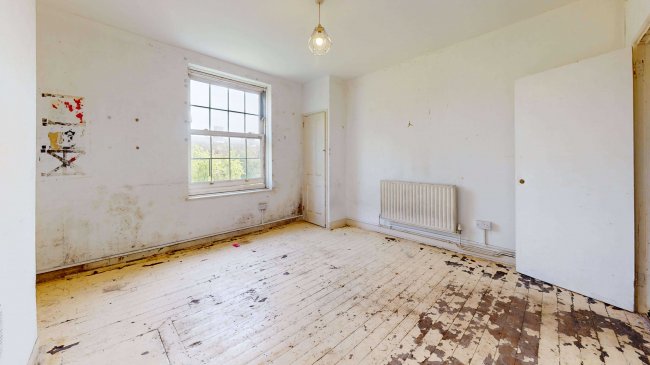 26 Munden House, Bromley High Street, Bow, London E3 3BE 5