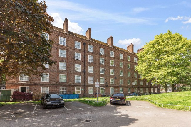 26 Munden House, Bromley High Street, Bow, London E3 3BE 5