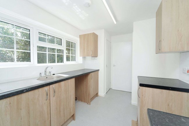 4 Desborough Cottages, Hill Farm Road, Taplow, Maidenhead, SL6 0HB 7