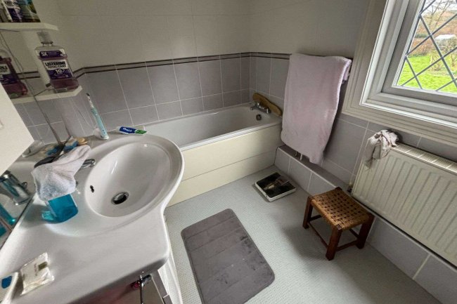 Brickells Farm House, Horam, Heathfield, East Sussex, TN21 0LJ 3