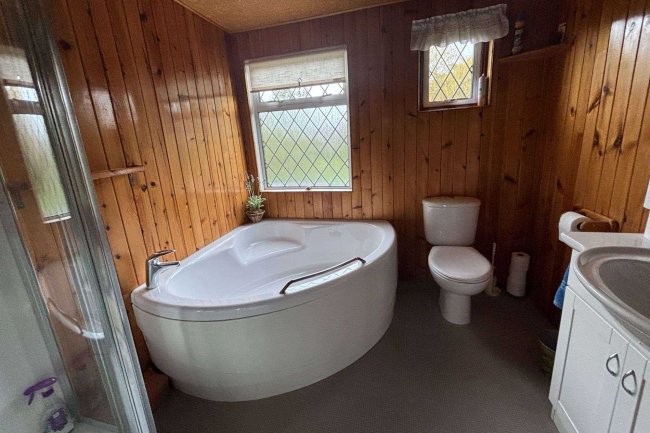 Brickells Farm House, Horam, Heathfield, East Sussex, TN21 0LJ 3