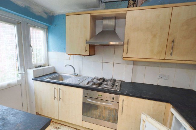 5 Ashford Crescent, Enfield EN3 7HU 10