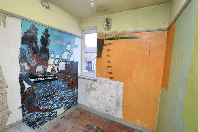 5 Ashford Crescent, Enfield EN3 7HU 10