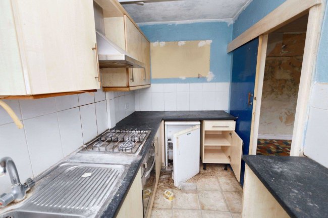 5 Ashford Crescent, Enfield EN3 7HU 10